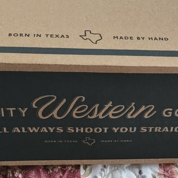 Men's size 10.5 - Picture 11 of 15